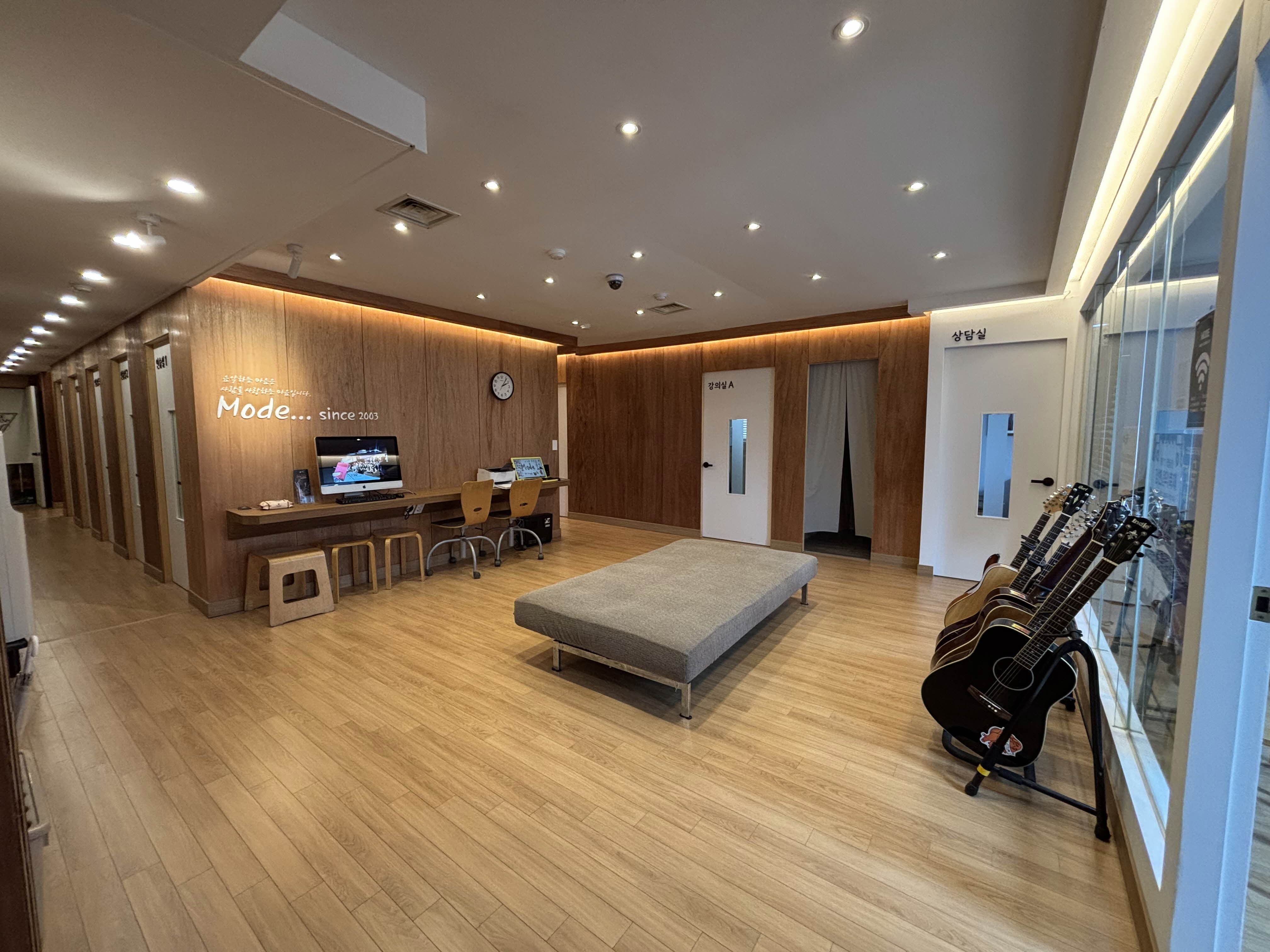 음악하는 마음은 
<b>사람을 사랑하는 마음입니다.</b>