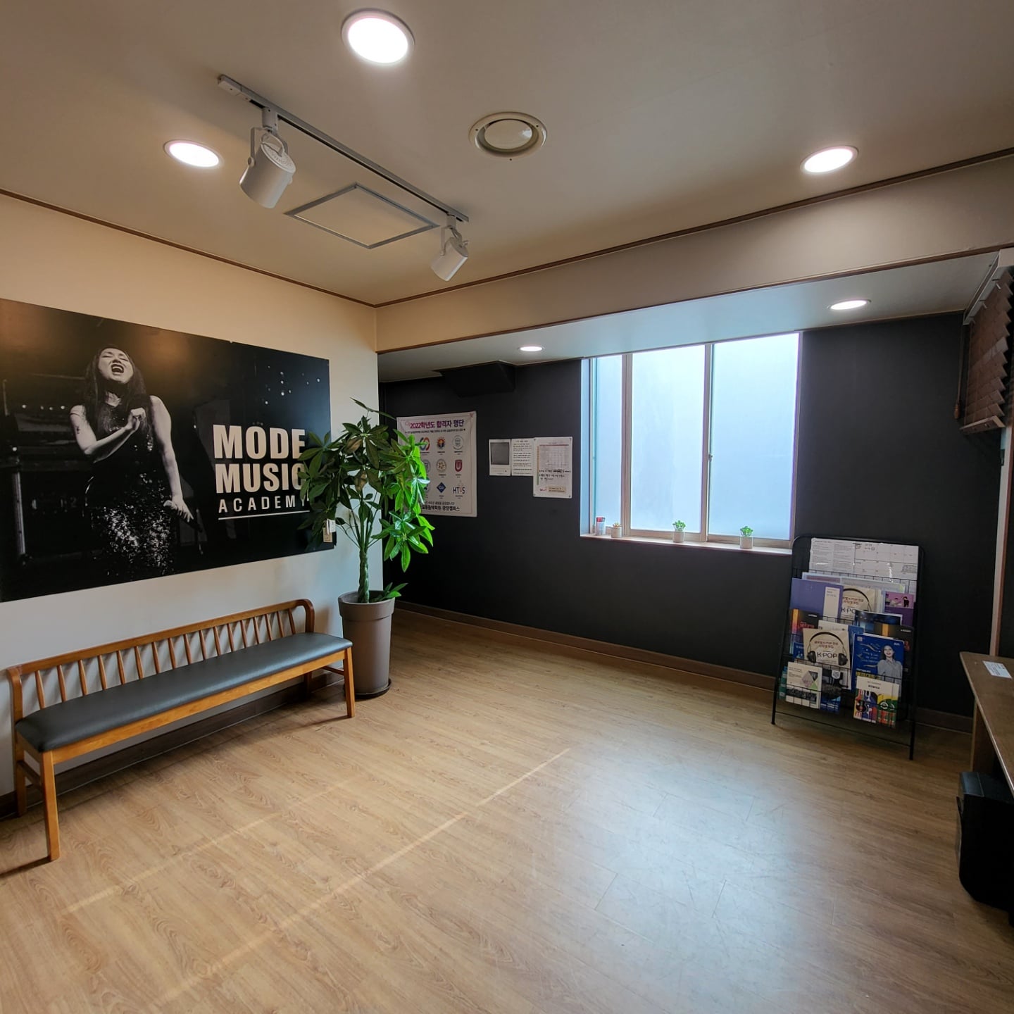 2층 로비-3.jpg