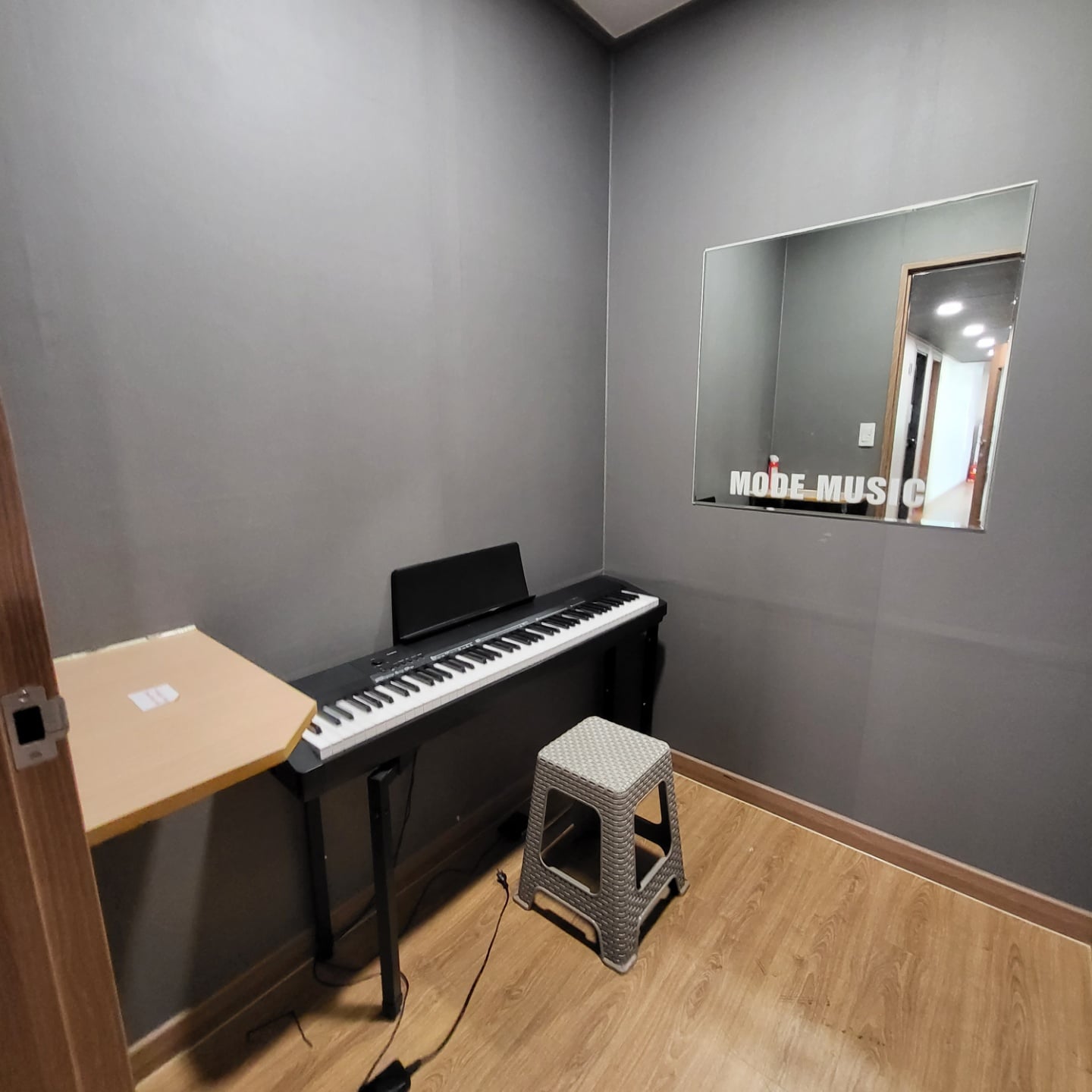 3층 연습실-2(건반).jpg