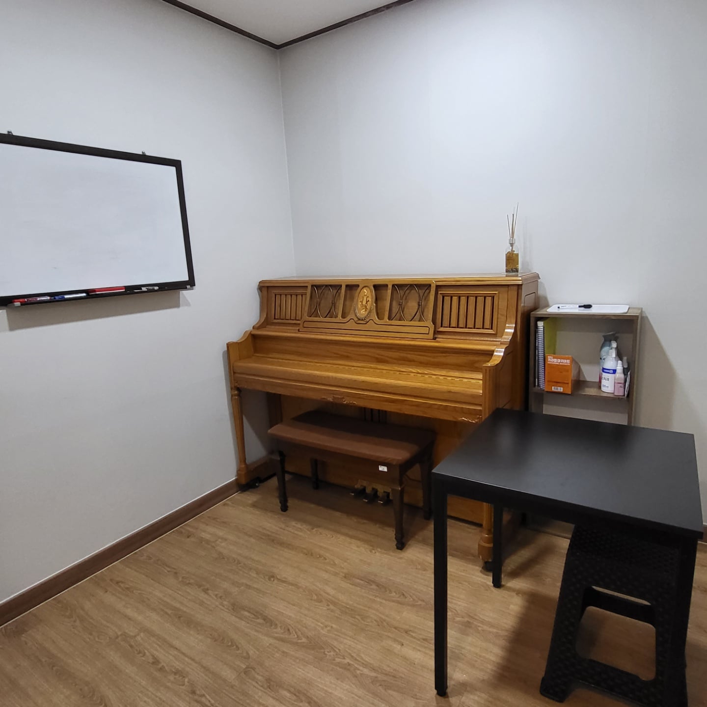 2층 레슨실-3(화성학).jpg