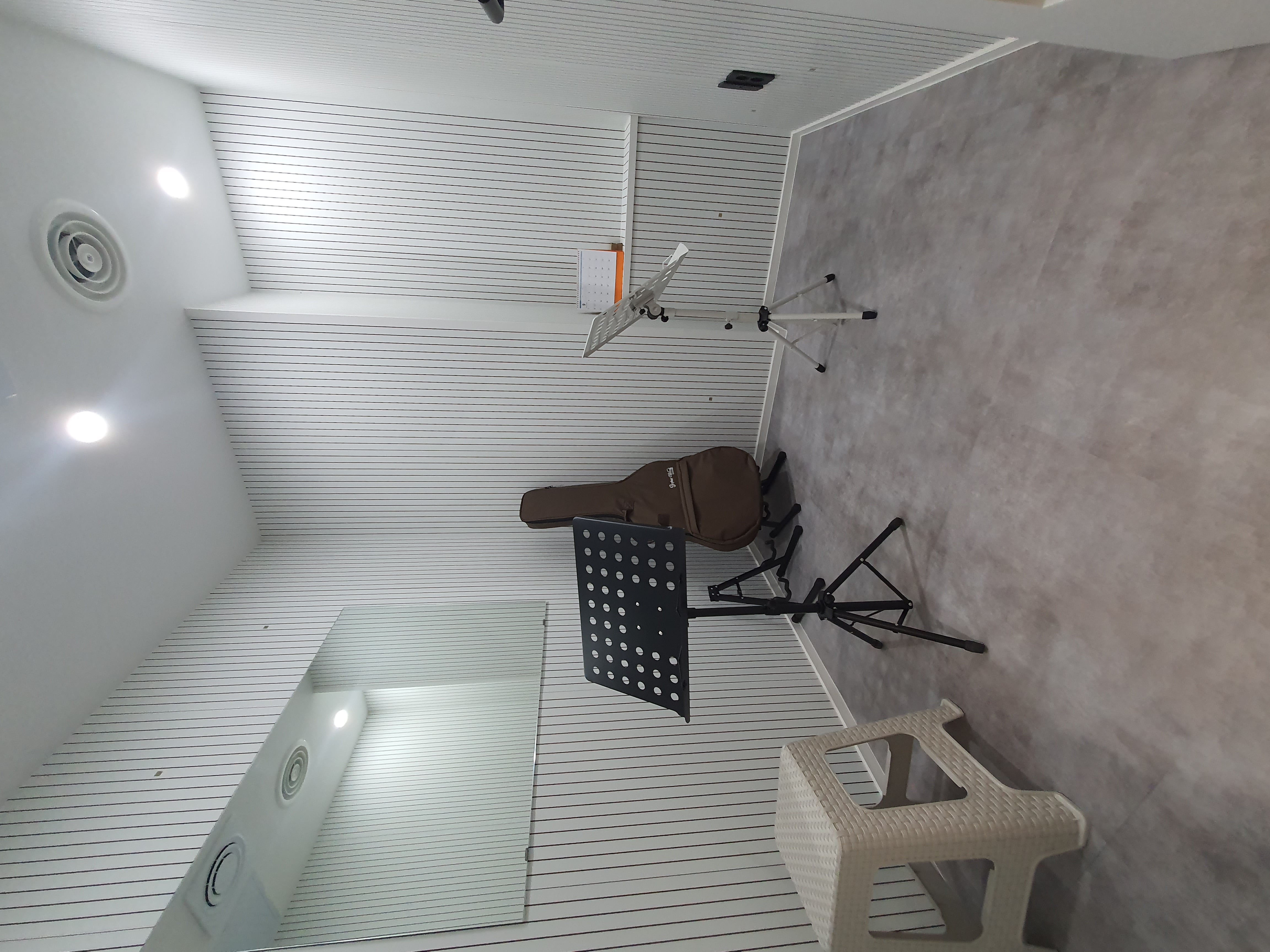 기타레슨실 (2).jpg